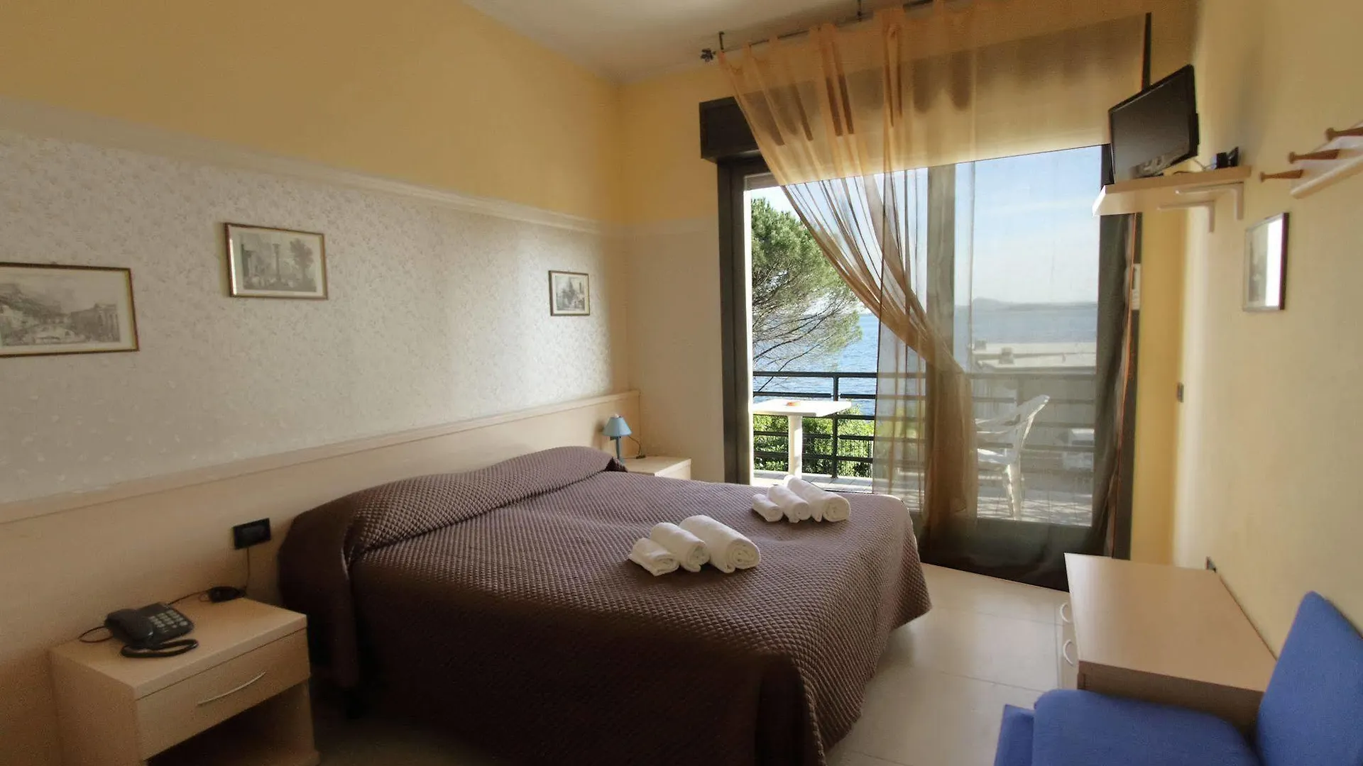 Hotel Aquavite Gardone Riviera 3*,